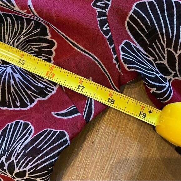 Women’s Blouse. Floral Tunic Shirt. Button Down Shirt. Size Small - Picture 6 of 7